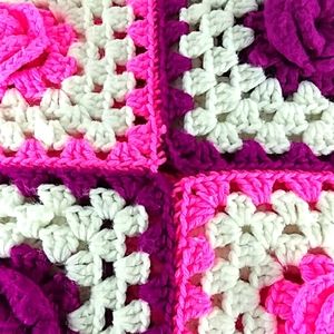VINTAGE HAND CROCHETED MINI CABBAGE FLOWER AFGHAN PURPLE PINK WHITE